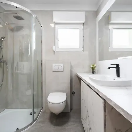 New Mar 44 - Znjan, Σπλιτ