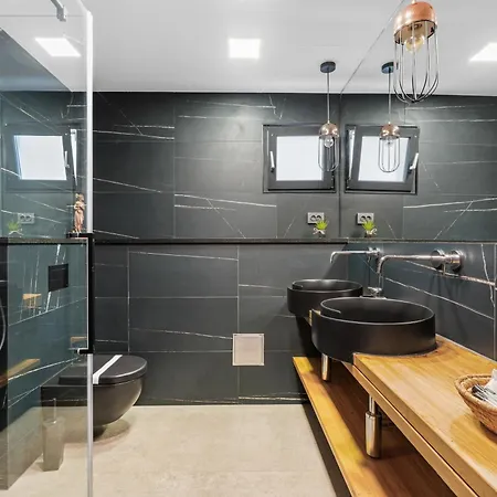 New Mar 44 - Znjan, Σπλιτ